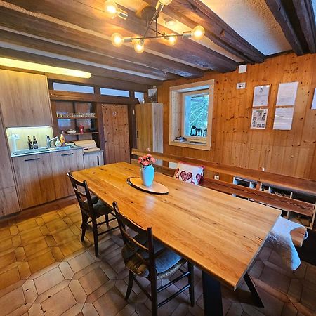 Petit Chalet Rustique Et Bucolique Bovernier Екстериор снимка