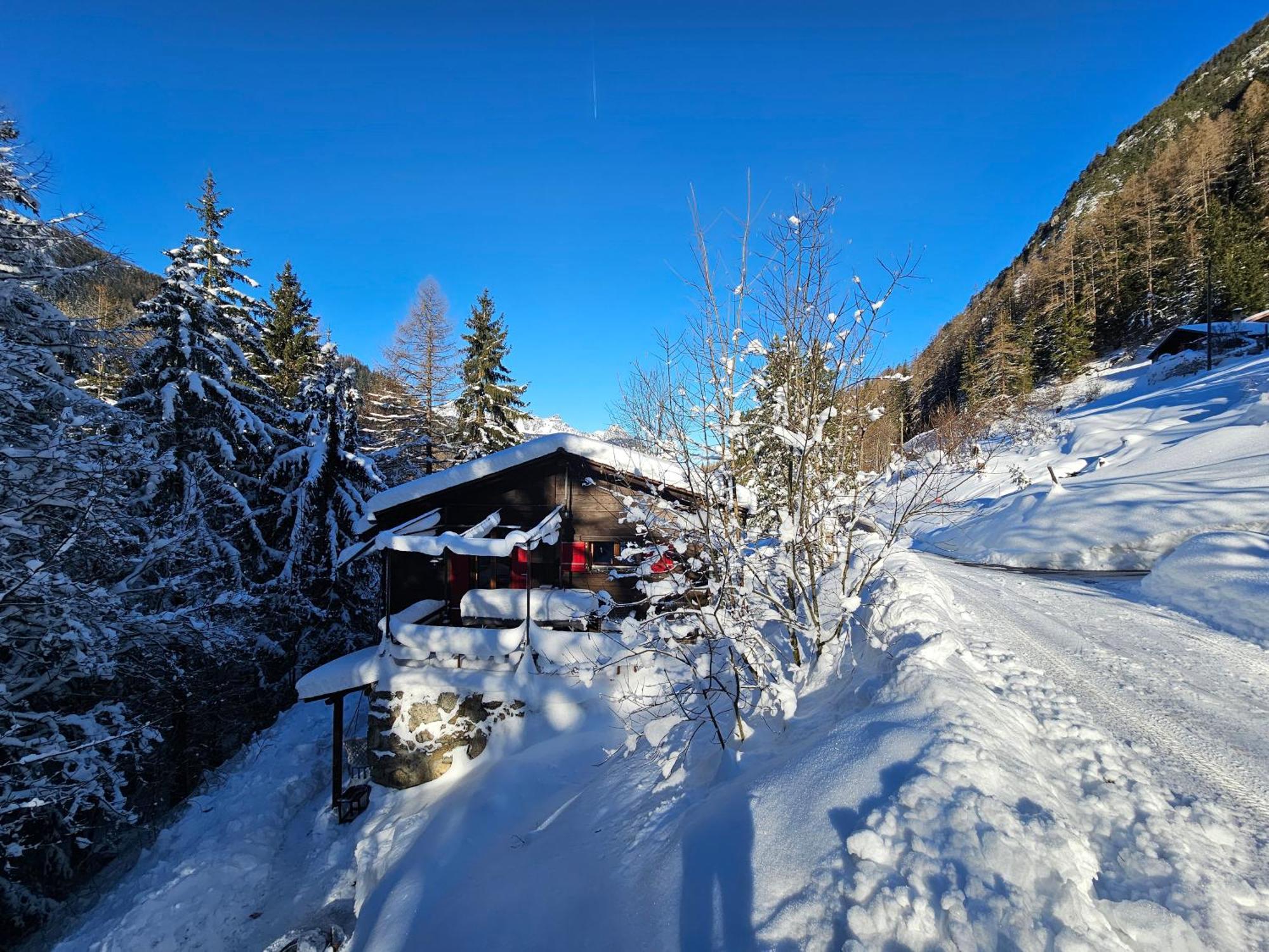 Petit Chalet Rustique Et Bucolique Bovernier Екстериор снимка